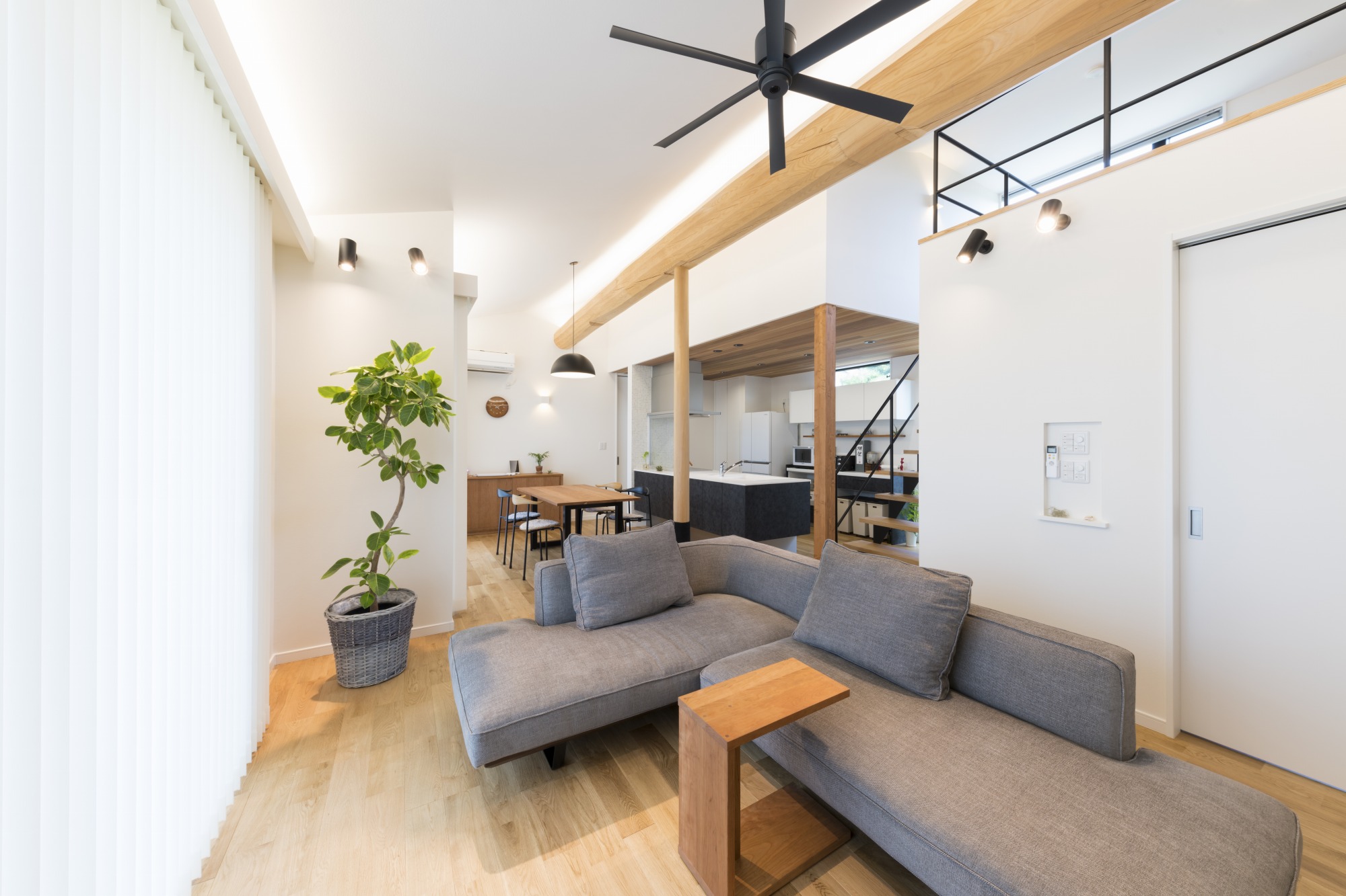 新たな平屋の象徴は　受け継がれた地松の梁