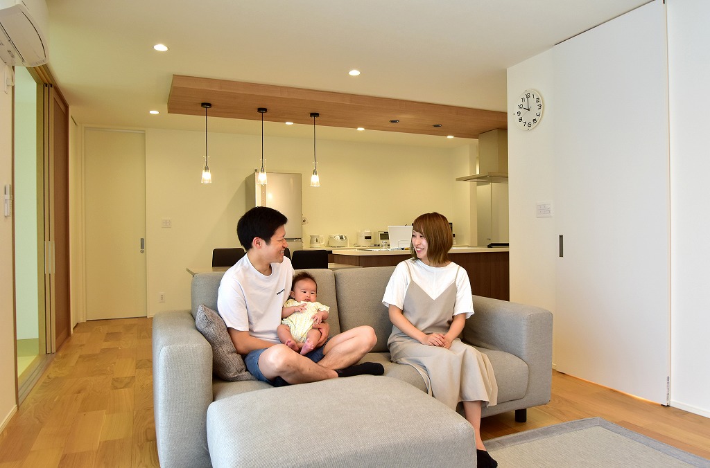 リビングと庭を繋ぐ 縁側のある平屋