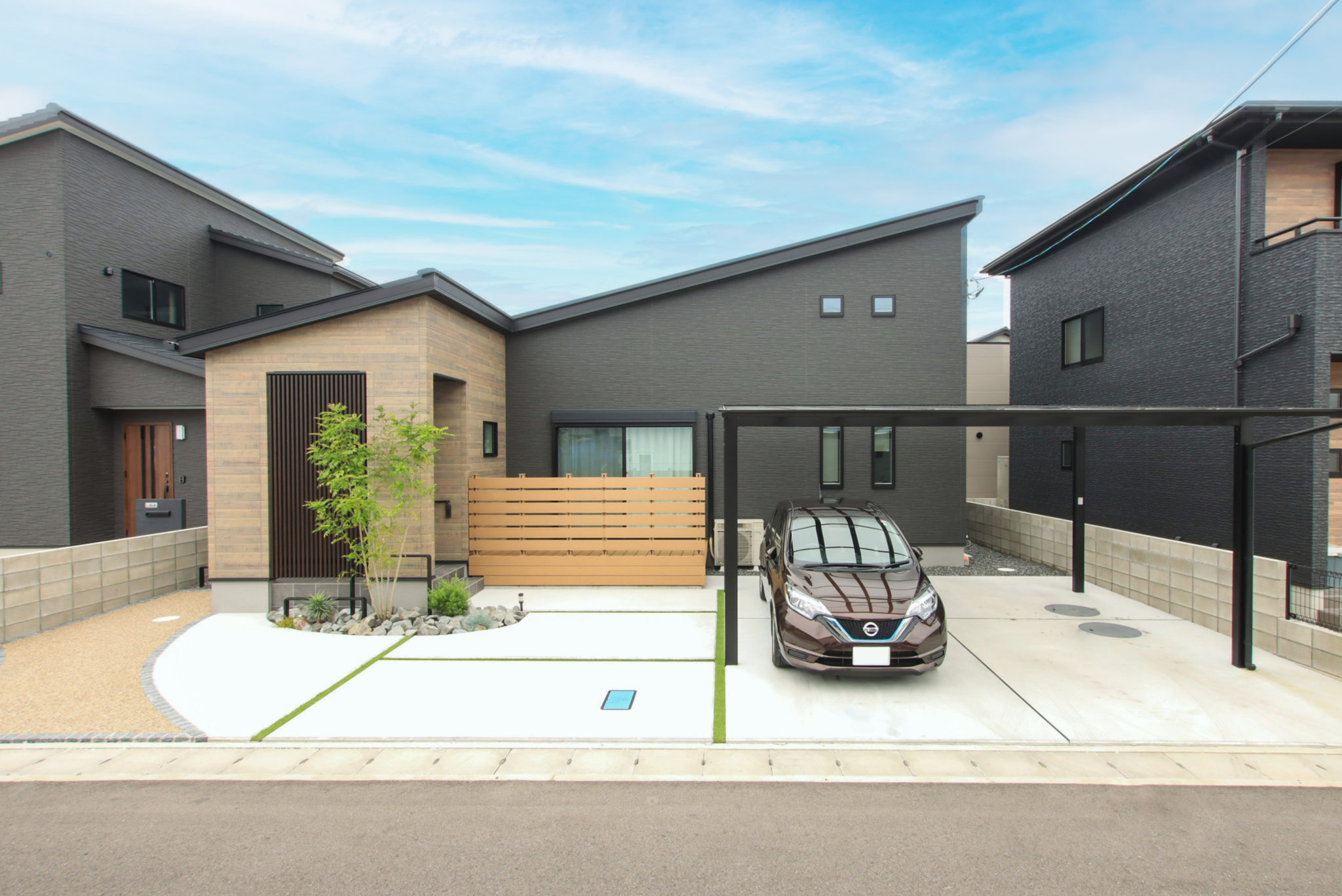 シンボルツリーが映える平屋の家