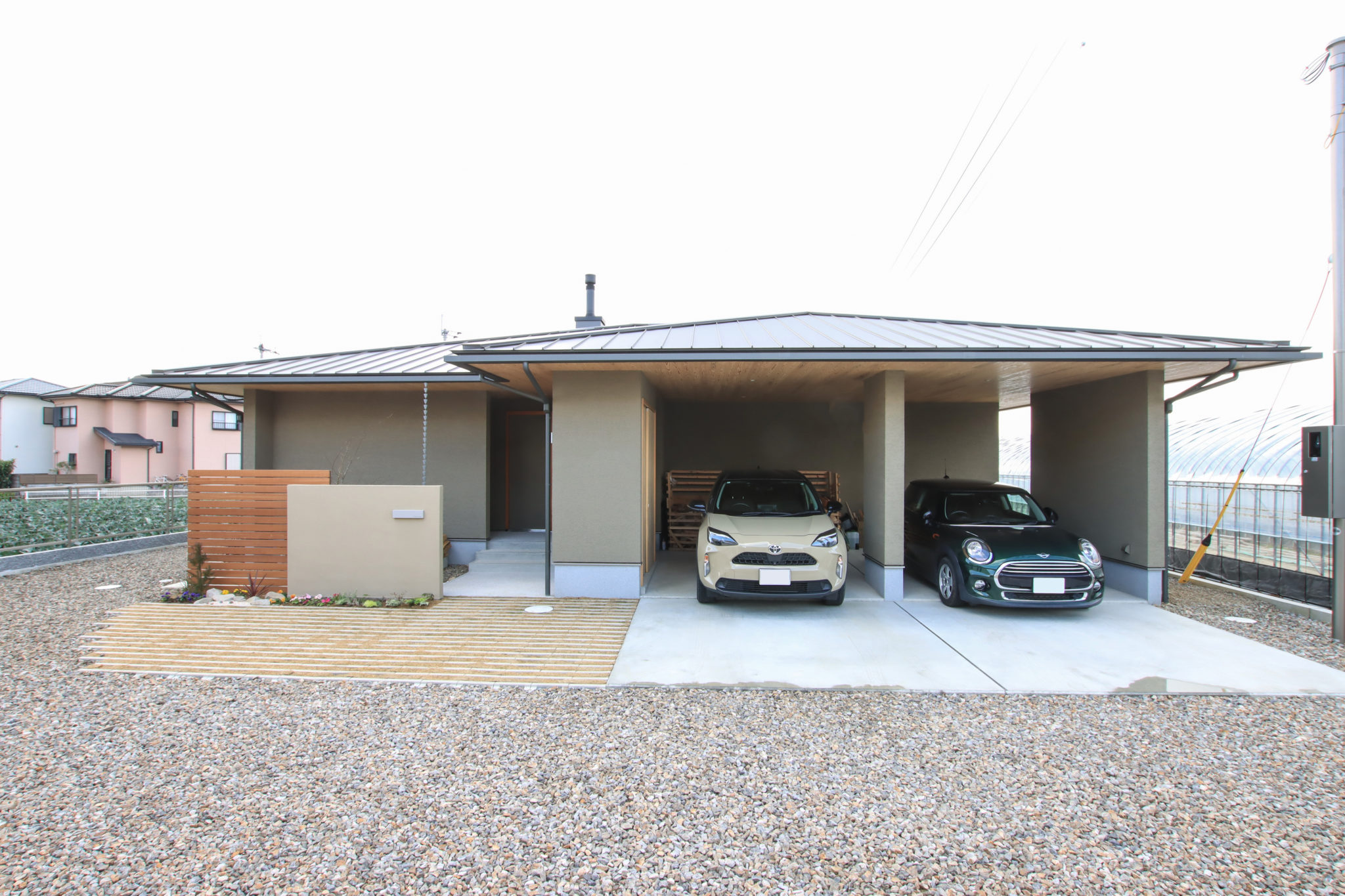 自然に溶け込む平屋住宅