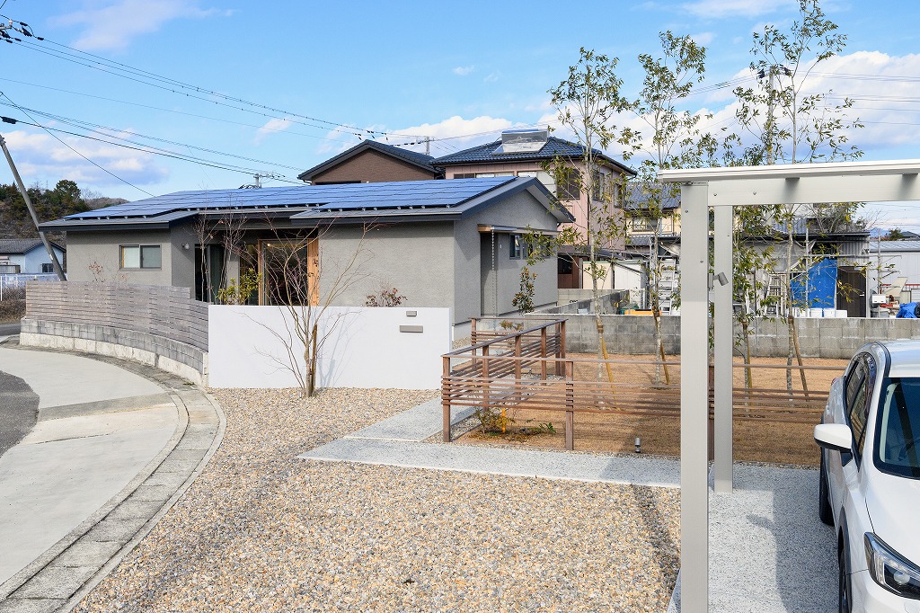 陽だまりに包まれたピットリビングのある住まい