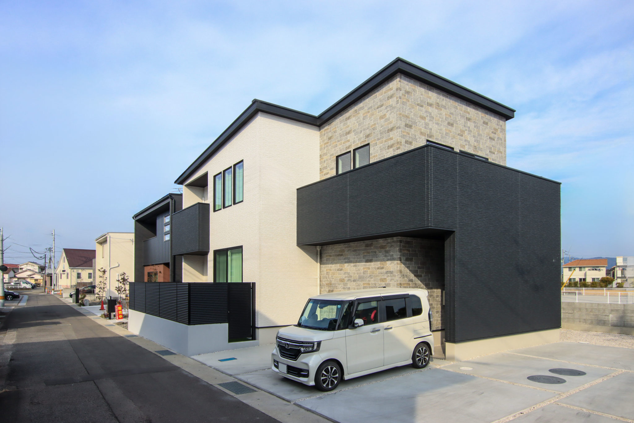 街に映える上質モダンな家