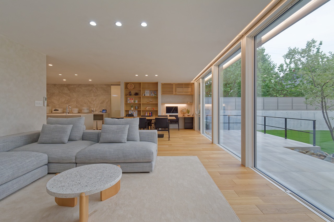 心地良さと普遍性を追求した 大空間の家